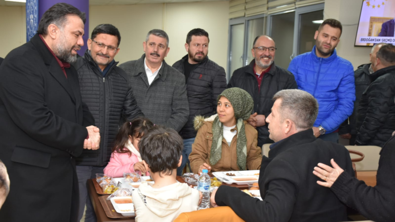 AK PARTİ İL BAŞKANI Dt. EKREM BAŞARAN: “DEPREM’DE BALIKESİR TEK YÜREK OLDU”