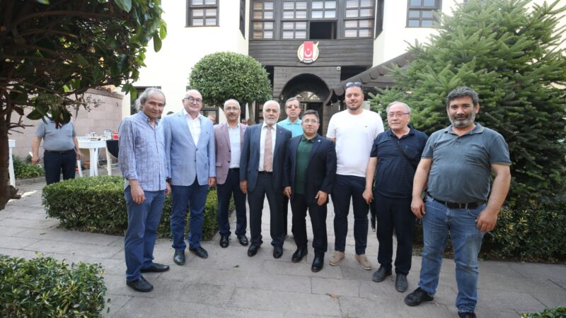 Balıkesir Üniversitesi Rektörü Prof. Dr. Oğurlu, Balıkesir Gazeteciler Cemiyetini ziyaret etti. 