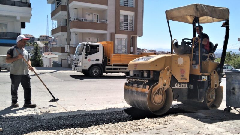 KARESİ’DE YOL ÇALIŞMALARI DEVAM EDİYOR