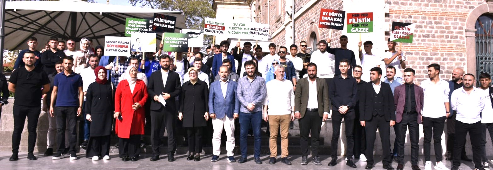 Balıkesir’de AK Parti’li gençler İsrail’i protesto etti