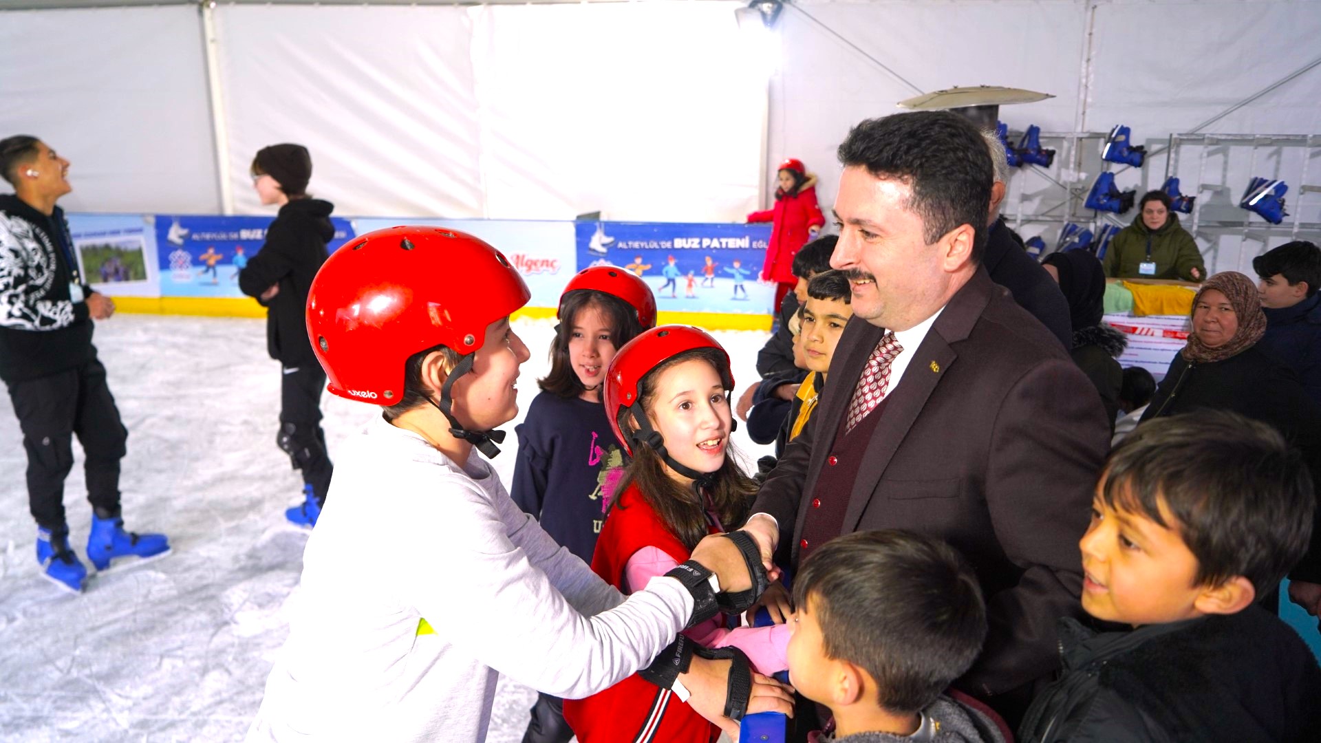 ALTIEYLÜL’DE ÇOCUKLAR ÇOK MUTLU