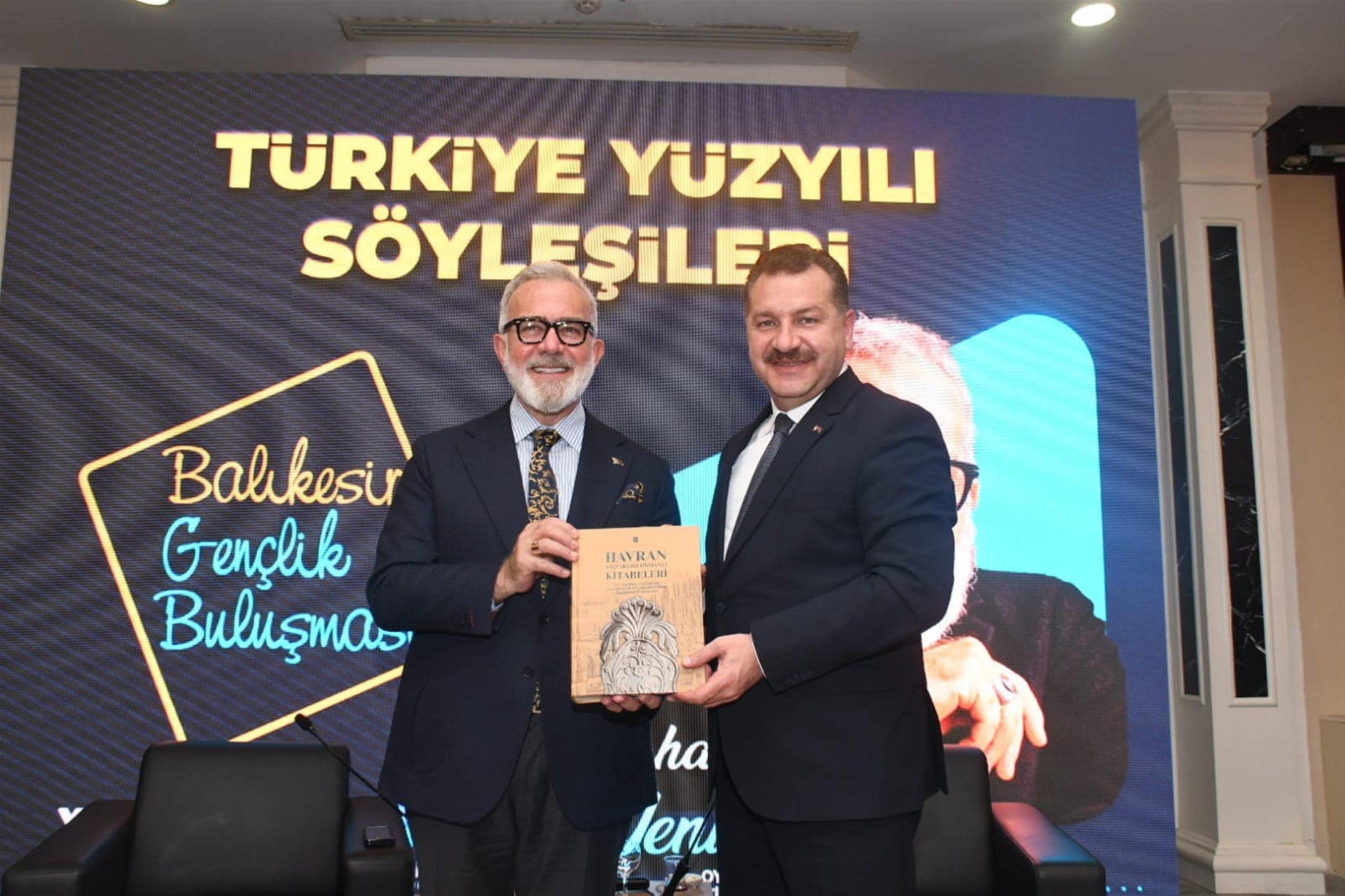 Yenişehirlioğlu ‘Türkiye Yüzyılı Söyleşisi’nde gençlerle buluştu