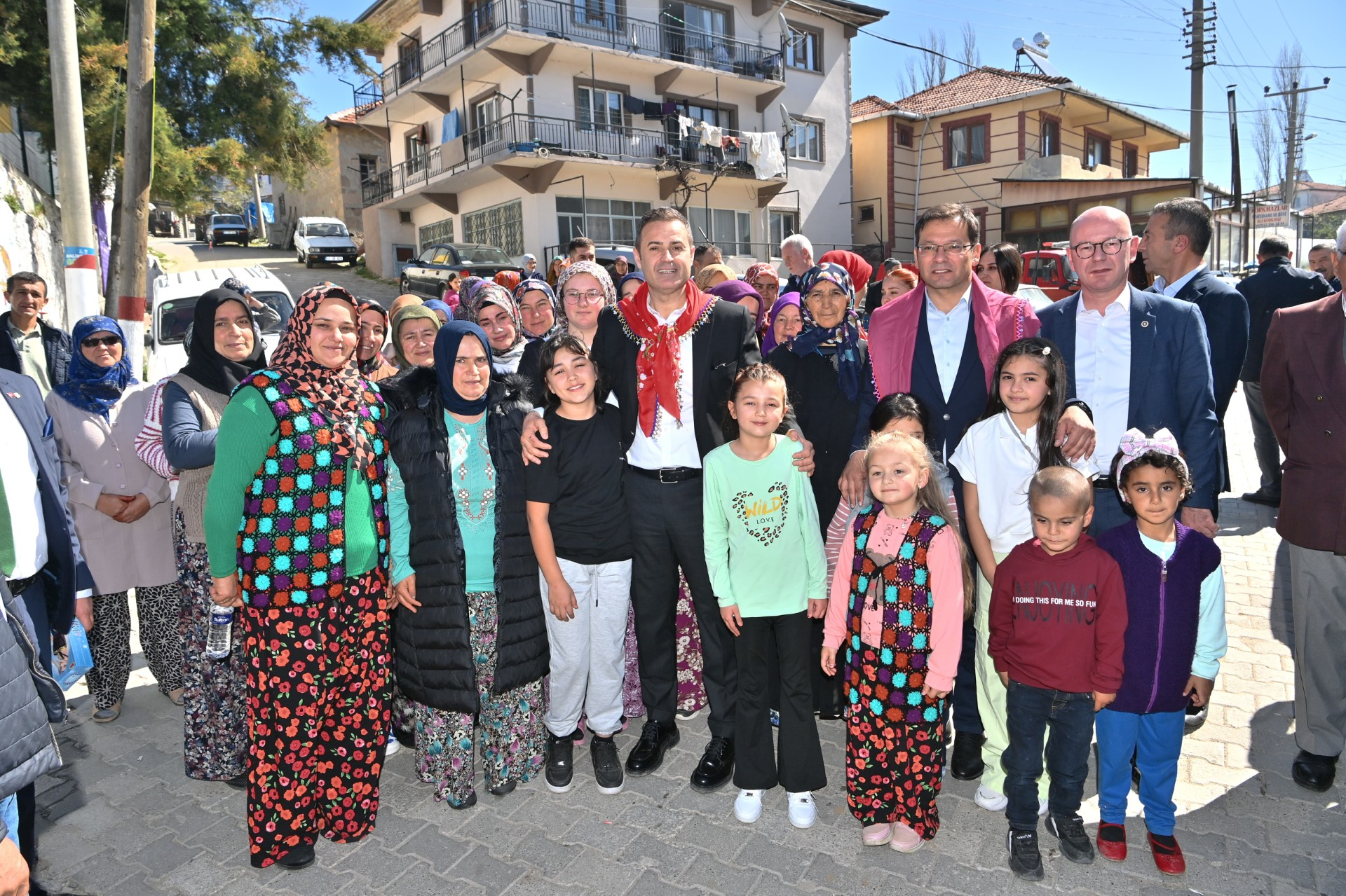 Başkan Ahmet Akın, bayram ziyaretlerini sürdürüyor