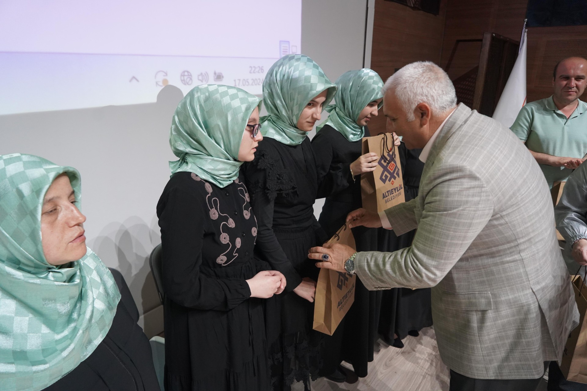 Altıeylül Belediye Başkan Yardımcısı Mehmet Derdiman: “Her zaman her konuda yanınızdayız”