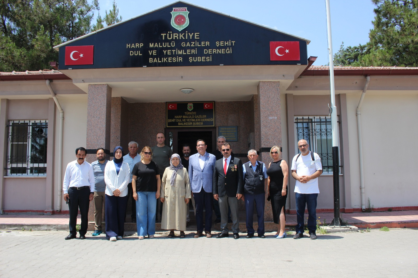 Yankı Bağcıoğlu’Balıkesir  Türkiye Harp Malulü Gaziler, Şehit, Dul ve Yetimler Derneği ve Türkiye Emekli Astsubaylar Derneği ( TEMAD ) ziyaret etti