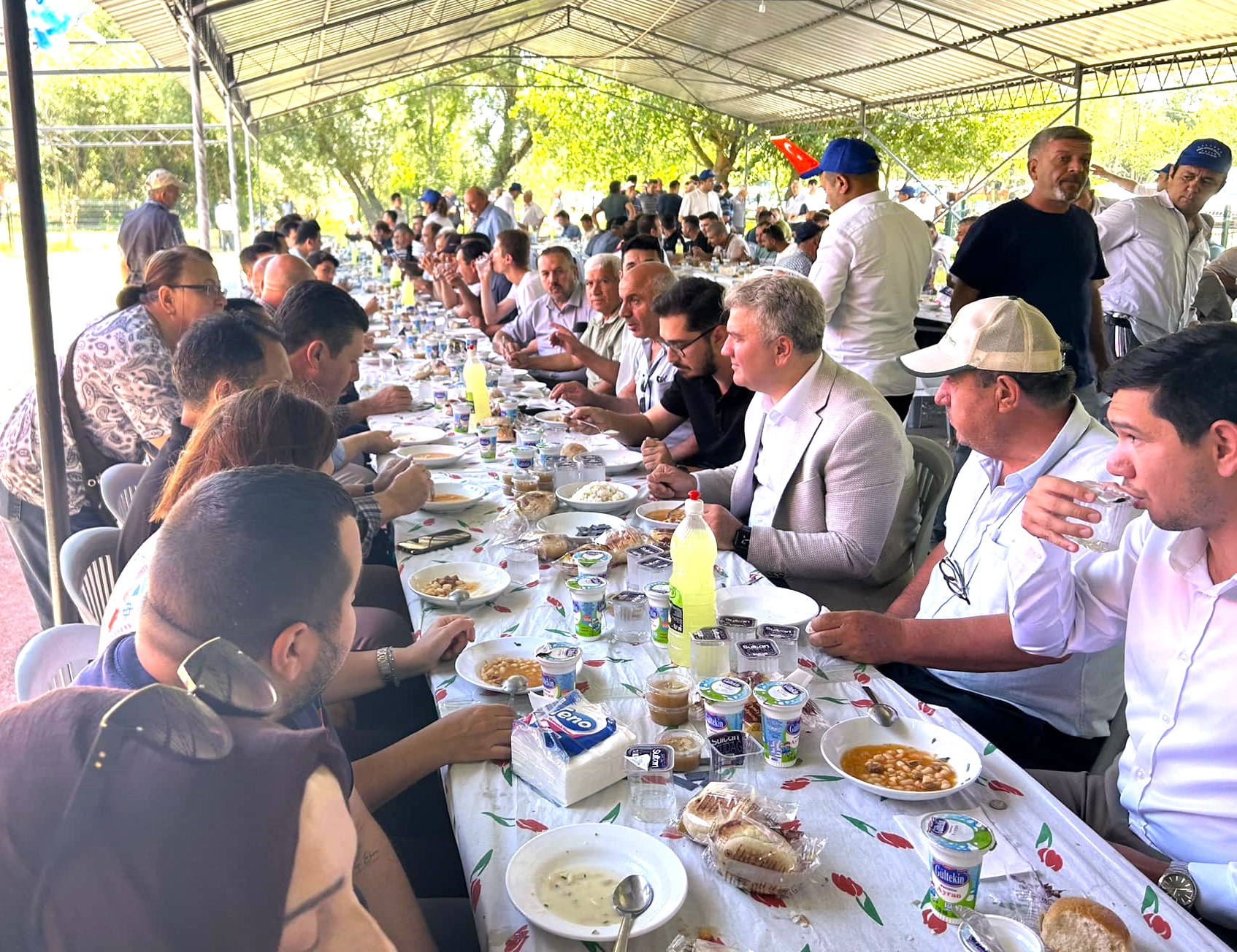 Balıkesir’e her hafta düzenli ziyaretlerini sürdüren Canbey, bu hafta Altıeylül ilçesi Paşaköy mahallesini ziyaret etti.