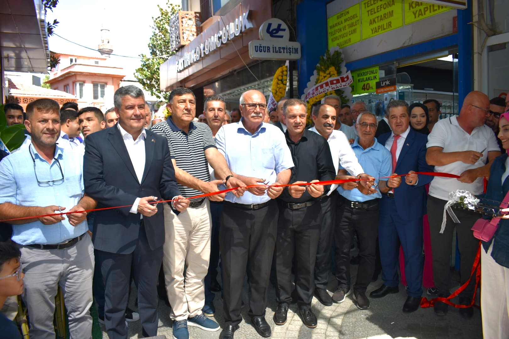 Yeni Yıldız Köfte Evi kurdele kesti. Milli Kuvvetler Caddesi, Yapı Kredi Bankası arka sokağında hizmete giren ve sahipliğini Hasan Yıldız ve İrem Yıldız Darı’nın yaptığı mekanın açılışı