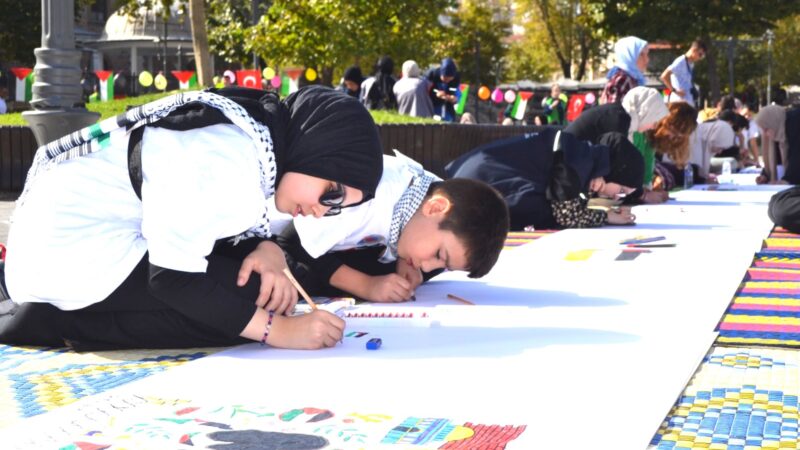 BALIKESİRİ’İN ÇOCUKLARI FİLİSTİNLİ KARDEŞLERİNİN YANINDA