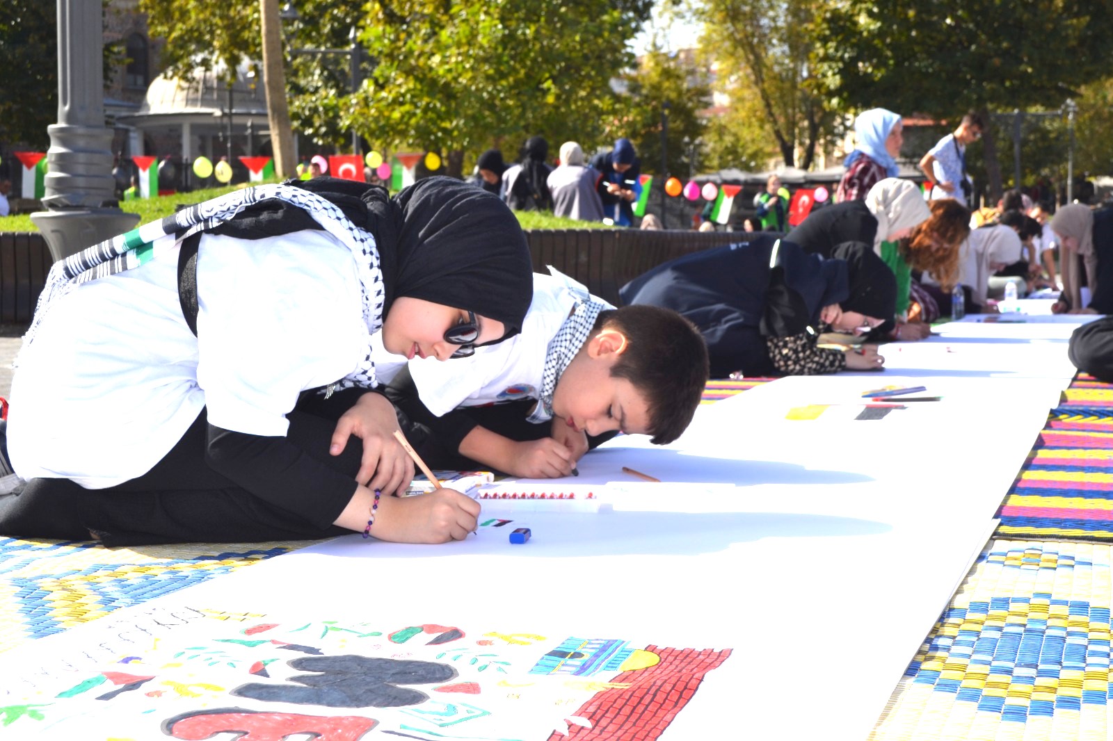 BALIKESİRİ’İN ÇOCUKLARI FİLİSTİNLİ KARDEŞLERİNİN YANINDA