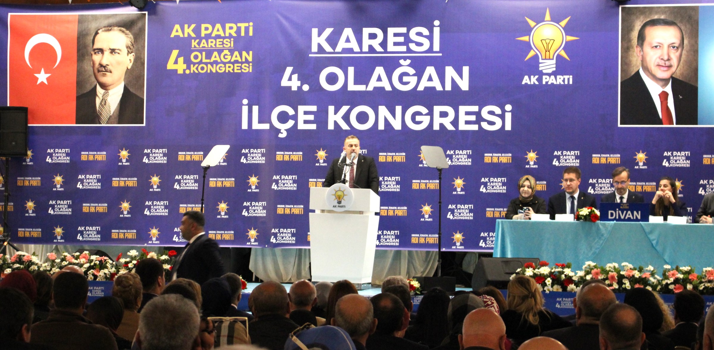 BAŞKAN HAKAN AKA VE AK PARTİ KARESİ İLÇE YÖNETİM KURULU