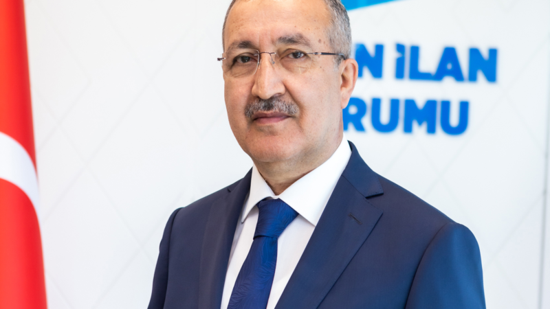 Genel Müdür Erkılınç’tan yeni yıl mesajı                 Basın İlan Kurumu Genel Müdürü Cavit Erkılınç bir mesaj yayımlayarak basın mensuplarının yeni yılını kutladı.