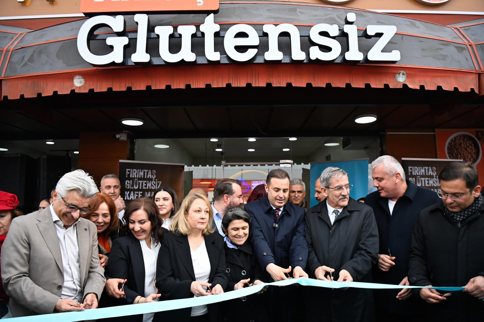 Başkan Akın, Balıkesir’in ilk ve tek “Glütensiz Kafe Market”ini açtı