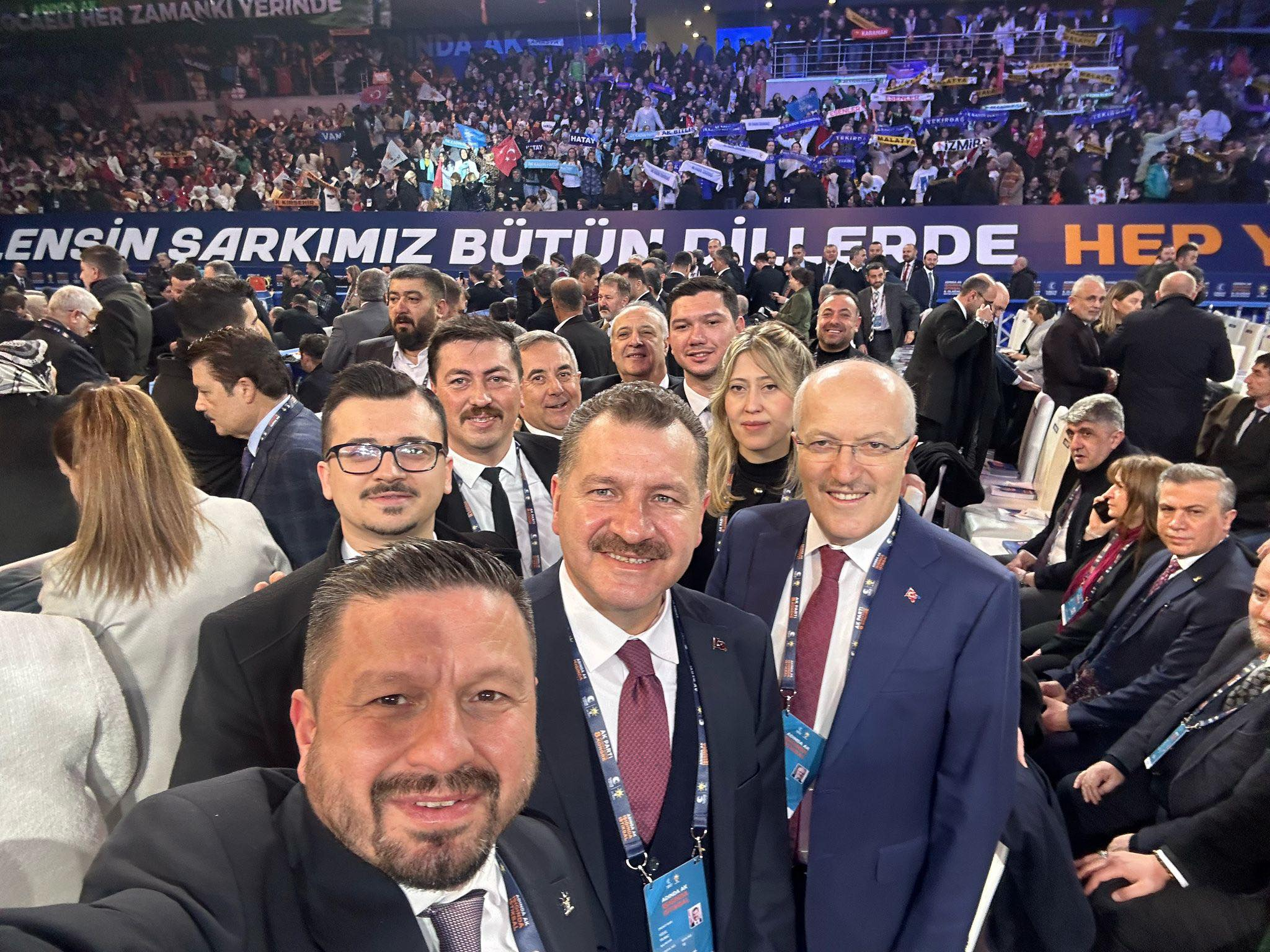 “AK PARTİ KURULDUĞU GÜNDEN BU YANA KENDİNİ SÜREKLİ YENİLEMEYİ BAŞARAN BİR SİYASİ TEŞEKKÜLDÜR”